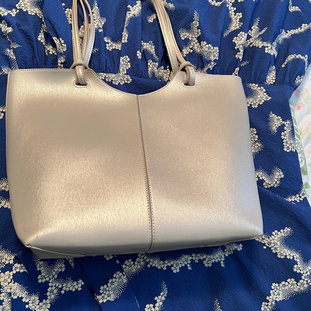 Nieman Marcus leather tote 12x17 mint condition